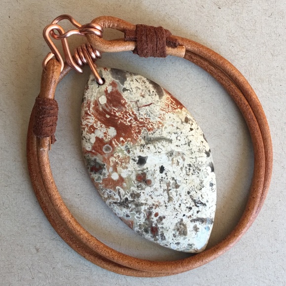 Jewelry - ➕SOLD➕21” Agate Gemstone Leather Choker Necklace